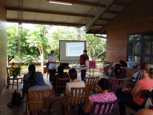 Curso de capacitación de parteras empíricas en el Sanatorio Yalve Sanga