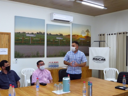 Ministro de la SNJ y Gobernador de Boquerón visitan Yalve Sanga