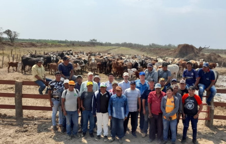 Intercambio entre la comunidad Yalve Sanga Enlhet y la comunidad Paz del Chaco