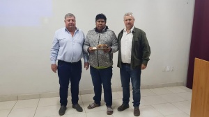 Colonia Neuland entrega reconocimiento a representante de la FRICC