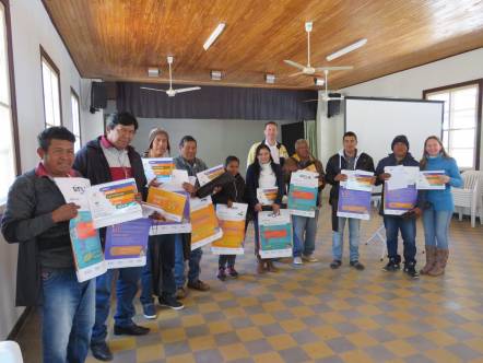 OPS entrega material educativo a ASCIM