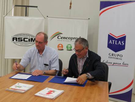 Firma de contrato entre ASCIM y Editorial Atlas