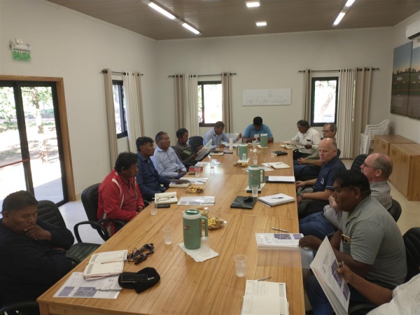 Administradores comunitarios en reunión de la FRICC