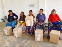 Comunidad Campo Alegre recibe baldes con filtro para agua potable